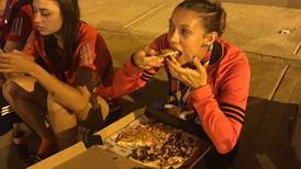 (Video): La medallista de oro en Barranquilla 2018 pidió pizza para celebrar