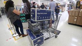 Confianza del consumidor en la economía baja por primera vez en 12 meses