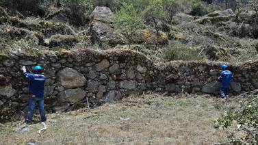Descubren andenes, depósito y recinto ceremonial en parque arqueológico de Cuzco