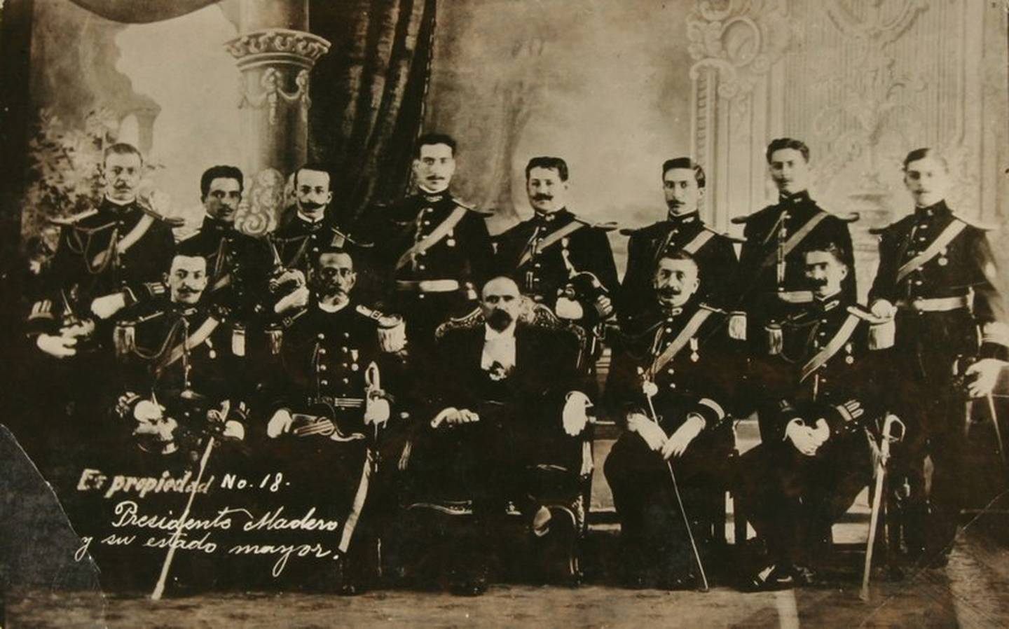 Francisco I. Madero y su estado mayor presidencial en México, en diciembre de 1911.