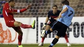 Uruguay puso pie y medio en el Mundial tras golear a Jordania