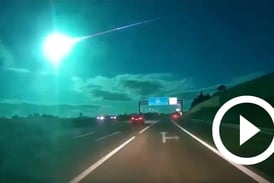 Espectacular meteoro azul verdoso atraviesa los cielos de Europa