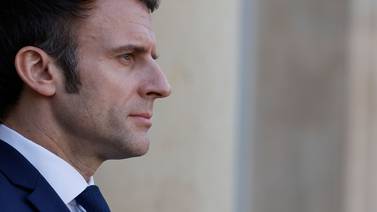 Emmanuel Macron, el presidente de todas las crisis que busca la reelección en Francia