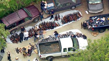 La policía decomisa más de 1.000 armas en una vivienda lujosa de Los Ángeles