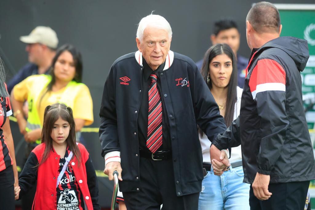 En setiembre de 2023, Alajuelense le efectuó un homenaje a Iván Mraz en el Estadio Alejandro Morera Soto.  