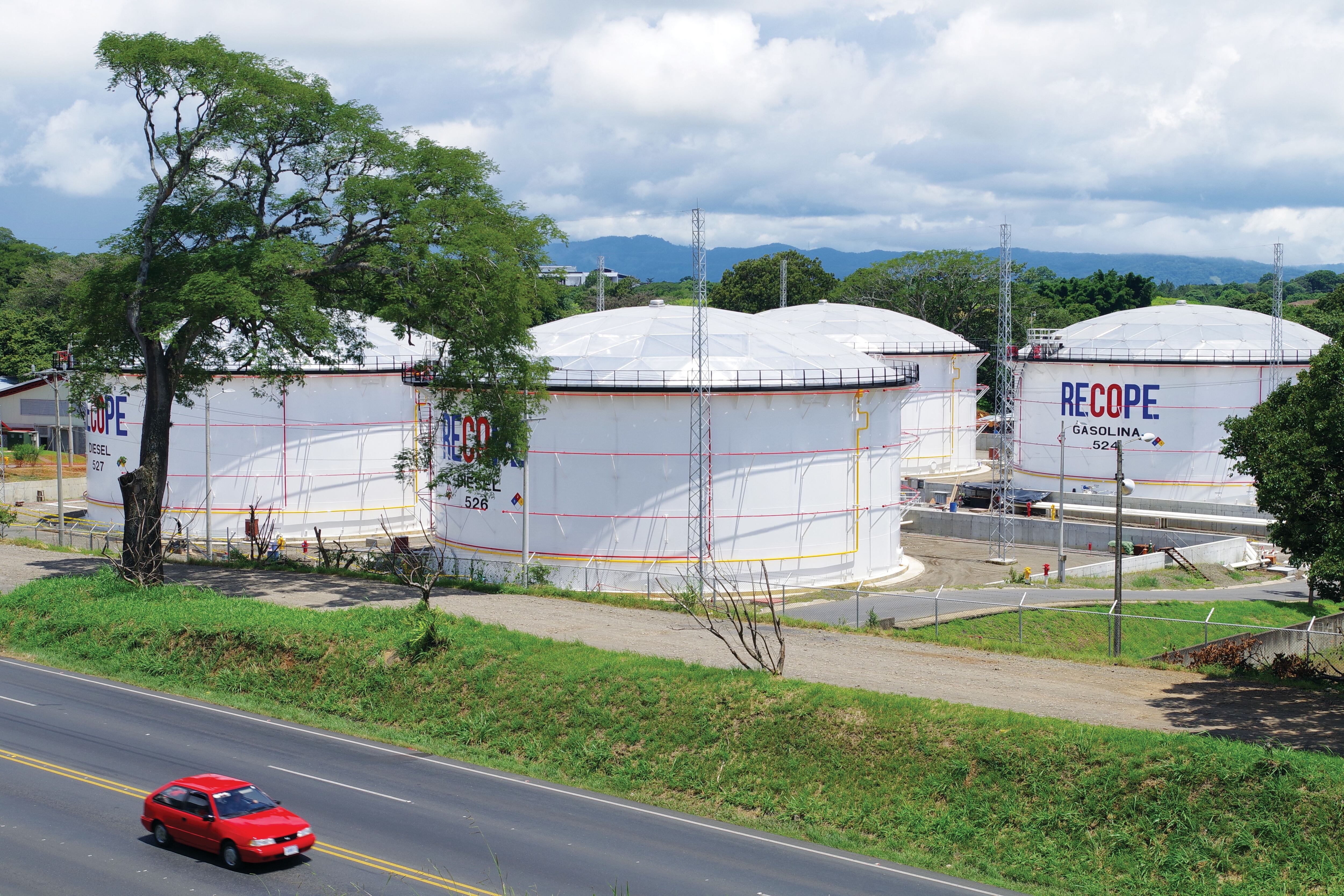 Plantel de Recope en La Garita de Alajuela. La Refinadora ejecutaría la mezcla del etanol en las gasolinas y su distribución. Foto: 