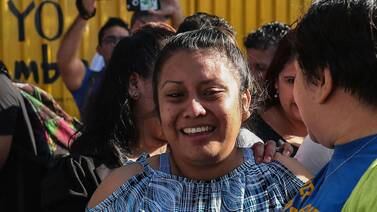 Liberada en El Salvador mujer condenada a 30 años de cárcel tras sufrir un aborto