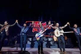 Los Tigres del Norte desatan euforia en concierto en Europa: fans invaden el escenario