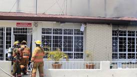 Incendio afecta consultorio médico y casa en Tibás