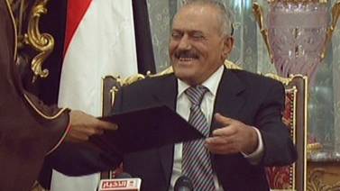 Líder yemení firma  su salida del  poder para irse a EE. UU.