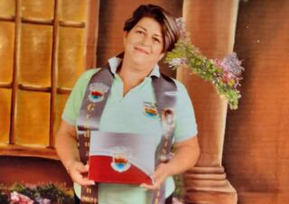 Maribel González, vecina de Tilarán, tiene 54 años; aquí durante su graduación a noveno año. Foto cortesía