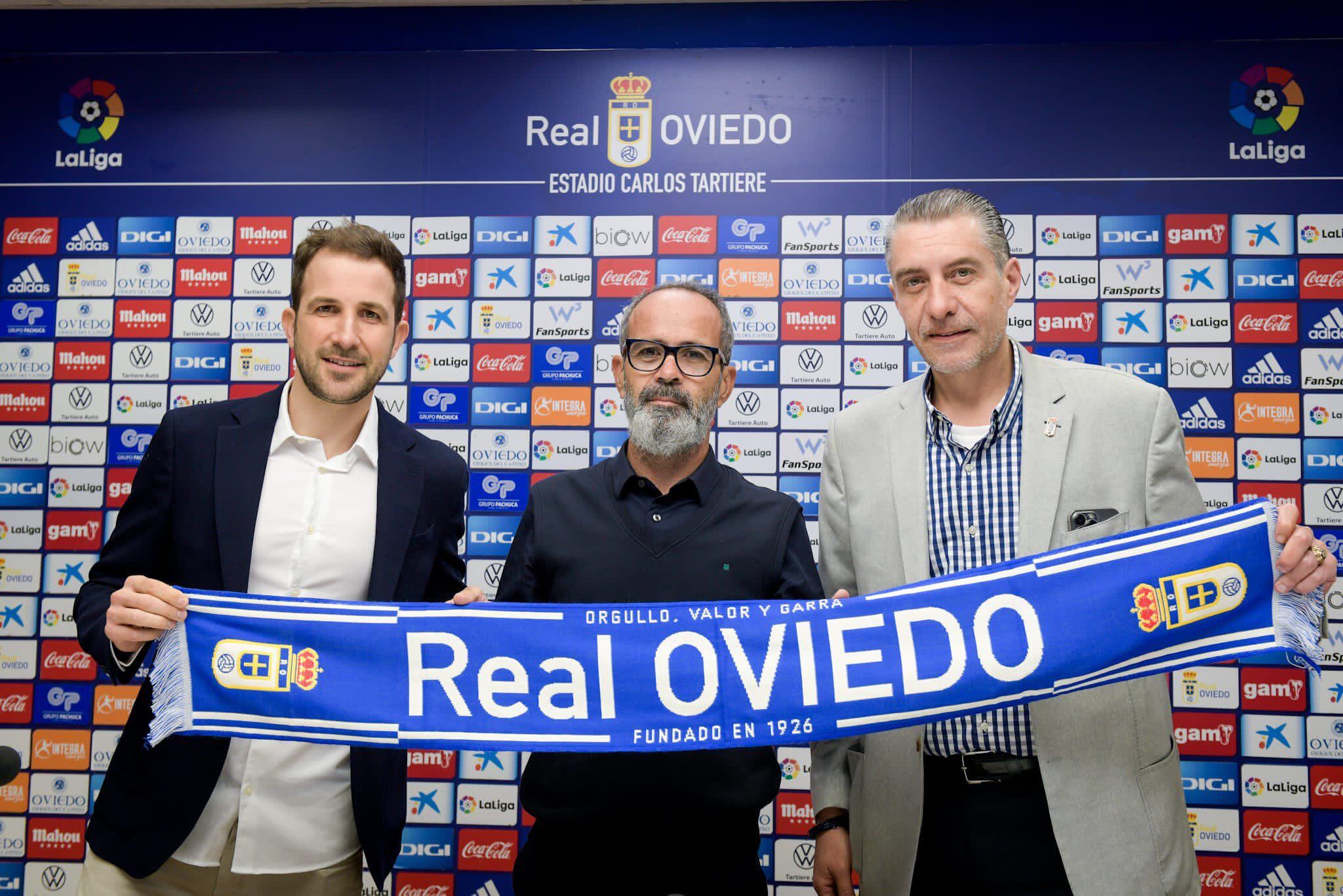 En la imagen, a la izquierda Agustín Lleida, y en el centro el nuevo entrenador, Álvaro Cervera.