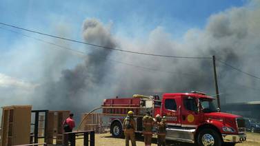 Incendio consumió bodega de ebanistería en Alajuela
