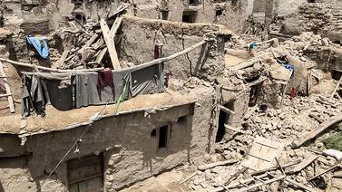 Fuerte terremoto en Afganistán deja más de 2000 muertes
