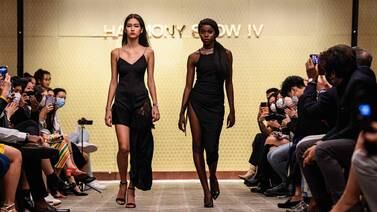Modelo negra rompe los cánones de belleza asiáticos 