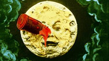  Hasta el cine se enamoró de la Luna