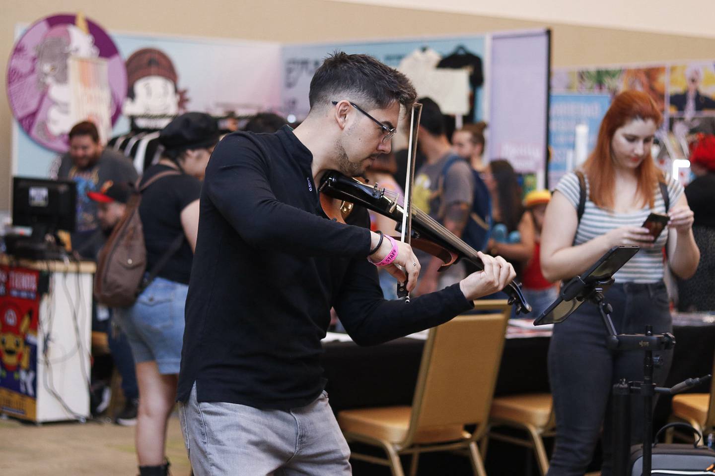04/05/2024. Comic Con, Centro de Convenciones. Fotografía: Lilly Arce. En la fotografía: Daniel Cambronero - Violinistico La marcha de la resistencia.
