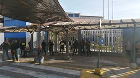 OIJ detiene a periodista por alentar a antivacunas a irrumpir en Hospital de Heredia