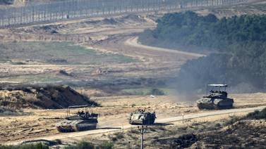 Israel bombardea Gaza pese a creciente presión para proteger civiles