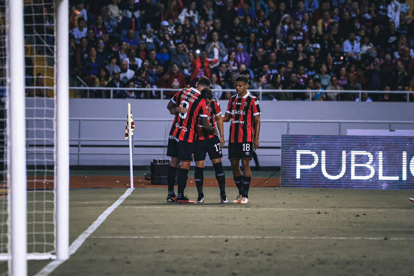 Liga Deportiva Alajuelense quiere reforzar su ataque y continúa a la espera de la decisión final de Jesús Godínez.