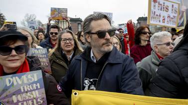 Al estilo de ‘Joker’, Joaquin Phoenix fue arrestado por participar en protestas en Washington