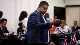 Melvin Núñez ataca al Directorio legislativo por sopesar vacunación obligatoria para él