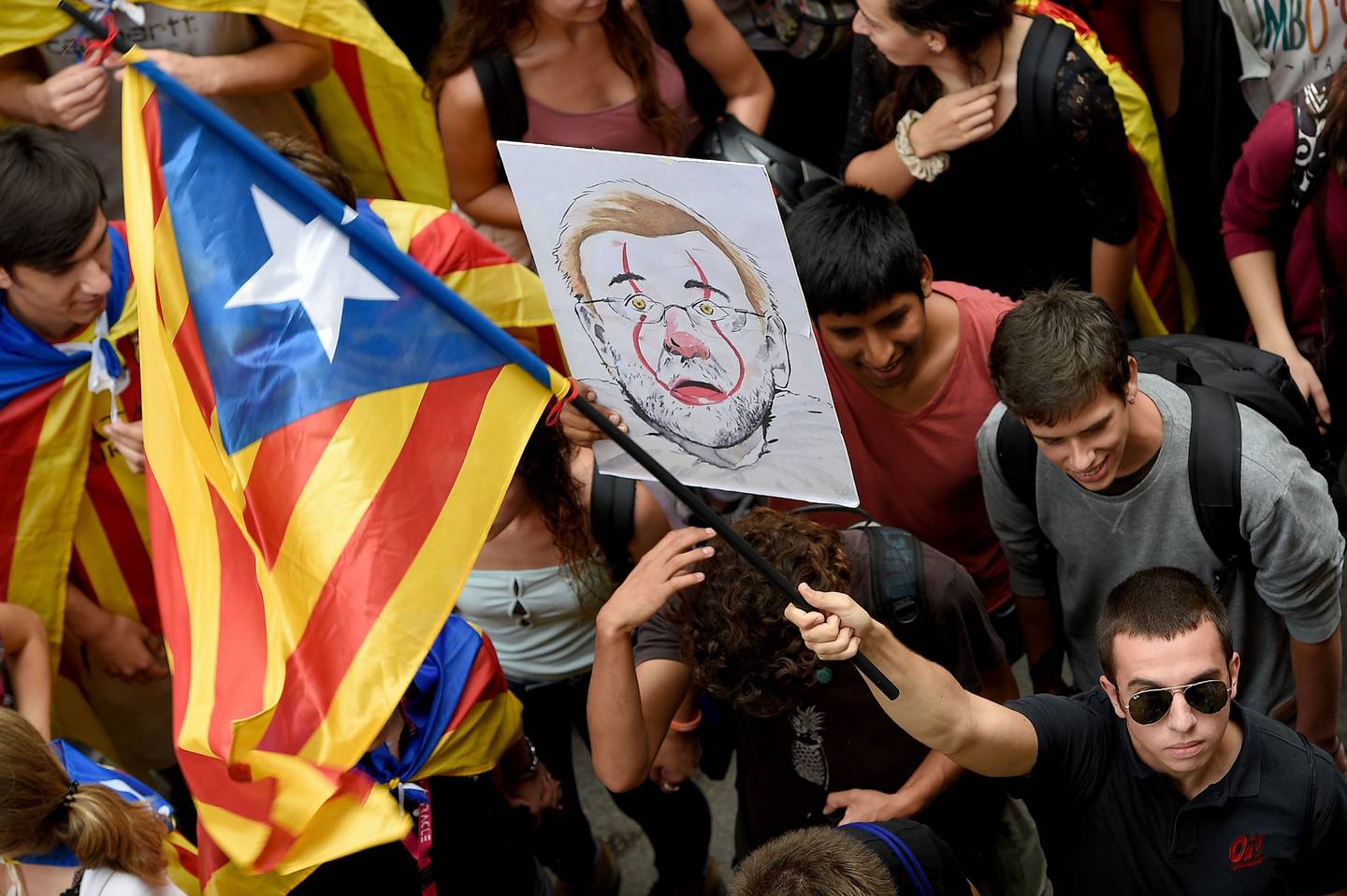Сми испании. Аватарка испанских СМИ. Трансадо Испания. Каталония банер про Домбас. Бои в Каталонии картины.