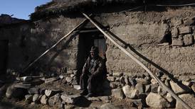 El hombre más viejo del mundo bebe agua de los Andes y aún cocina