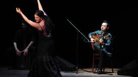  Teatro al Mediodía volvió con fogosa guitarra de Manuel Montero