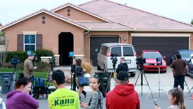 Policía halla a 12 hermanos encadenados y hambrientos dentro de vivienda en California