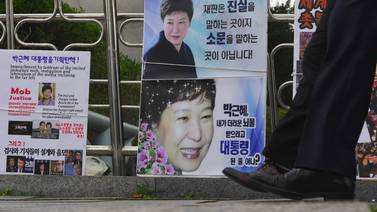 Expresidenta de Corea del Sur condenada a 24 años de cárcel por delitos de corrupción