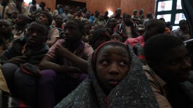 Más de 300 jóvenes se reúnen con sus familias tras recobrar libertad en Nigeria