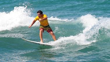  Surfista Alejandro Vaca continúa en su lucha por volver a la realidad tras accidente de tránsito