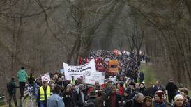 Activistas protestan contra la ampliación de la planta alemana de Tesla