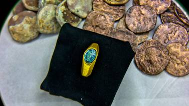 Arqueólogos hallan anillo cristiano de 1.700 años en Israel