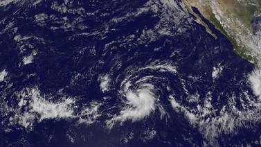 Huracán Olaf se fortalece en el Océano Pacífico