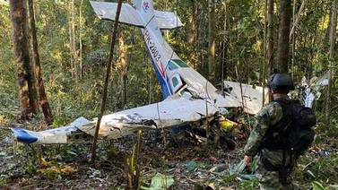 Niños rescatados de la selva colombiana estuvieron cuatro días con su madre viva tras accidente aéreo