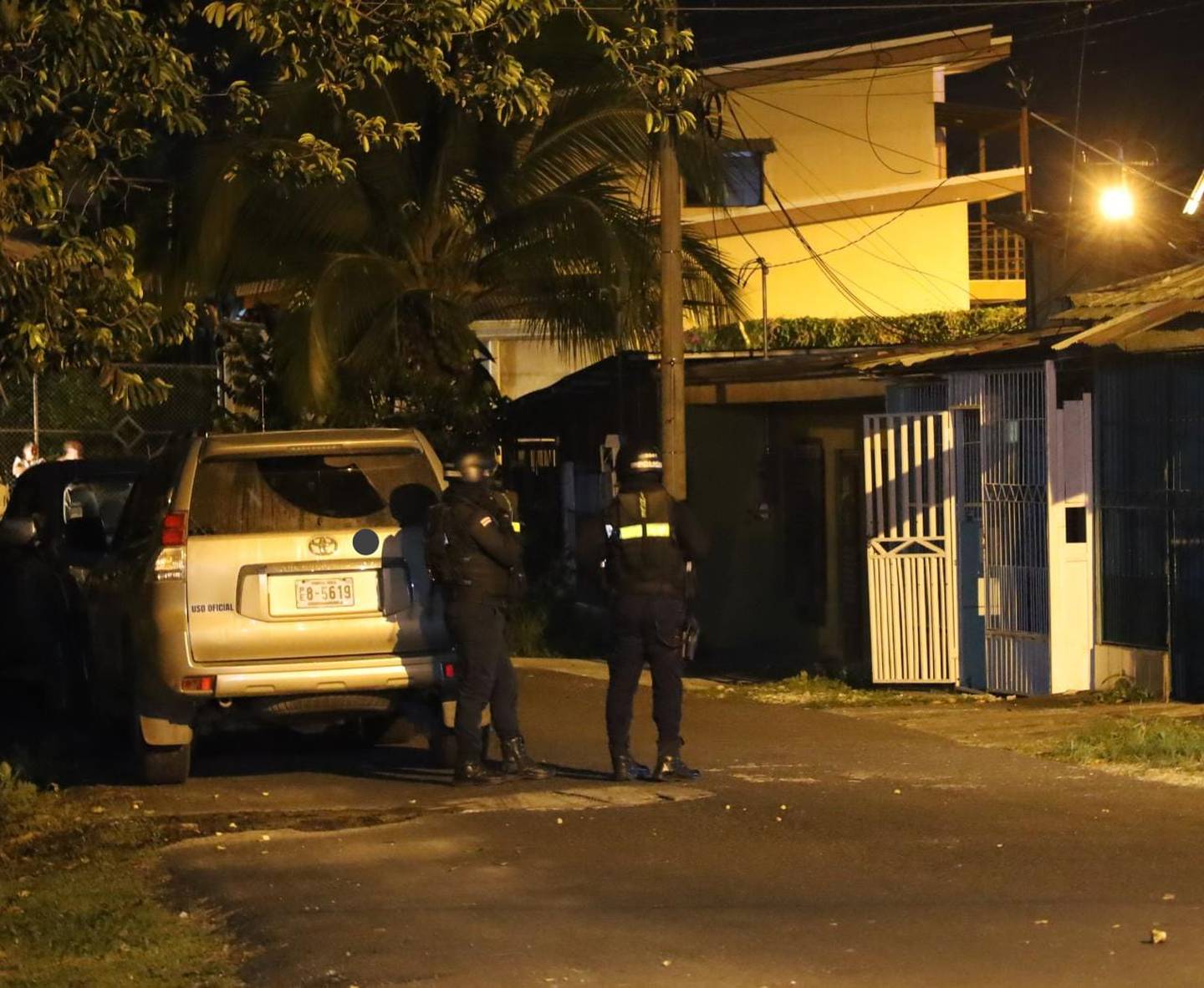 Agentes localizaron el cuerpo de la víctima en una casa en el barrio Los Maderos en Guápiles, Limón, en estado de descomposición.
Foto: Reiner Montero, corresponsal GN.