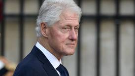 Bill Clinton pasará otra noche hospitalizado mientras se recupera de una infección