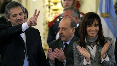 Alberto Fernández y Cristina Kirchner se despiden por separado del gobierno de Argentina