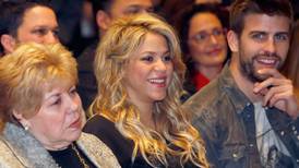 ‘Seguimos siendo familia’, dice mamá de Shakira sobre Piqué