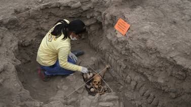 Descubren en Lima cuatro tumbas de una cultura anterior a los incas