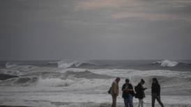Portugal emite alerta roja  ante la llegada del huracán Leslie