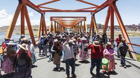 Bloqueos en rutas de Perú provocan escasez de combustibles y alimentos en regiones andinas