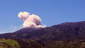 Volcán Turrialba registró incandescencia este martes por la noche 