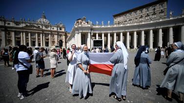 El Vaticano pide eliminar tarifas para misas y recuerda que laicos pueden celebrar matrimonios