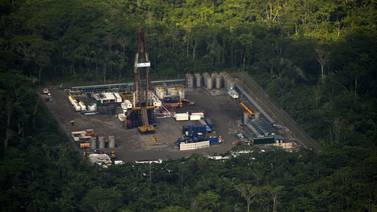 Ecuador explota gran reserva de petróleo en parque nacional