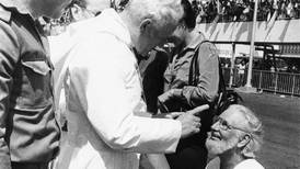 Ernesto Cardenal y el fuerte regaño de Juan Pablo II 