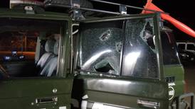 Ataque a pedradas deja siete policías heridos en Los Chiles