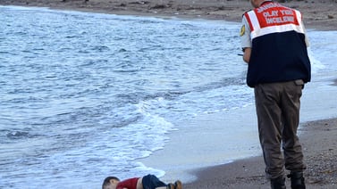 Tras un año de la foto del niño ahogado Aylan Kurdi, padre de víctima denuncia que 'nadie hace nada'